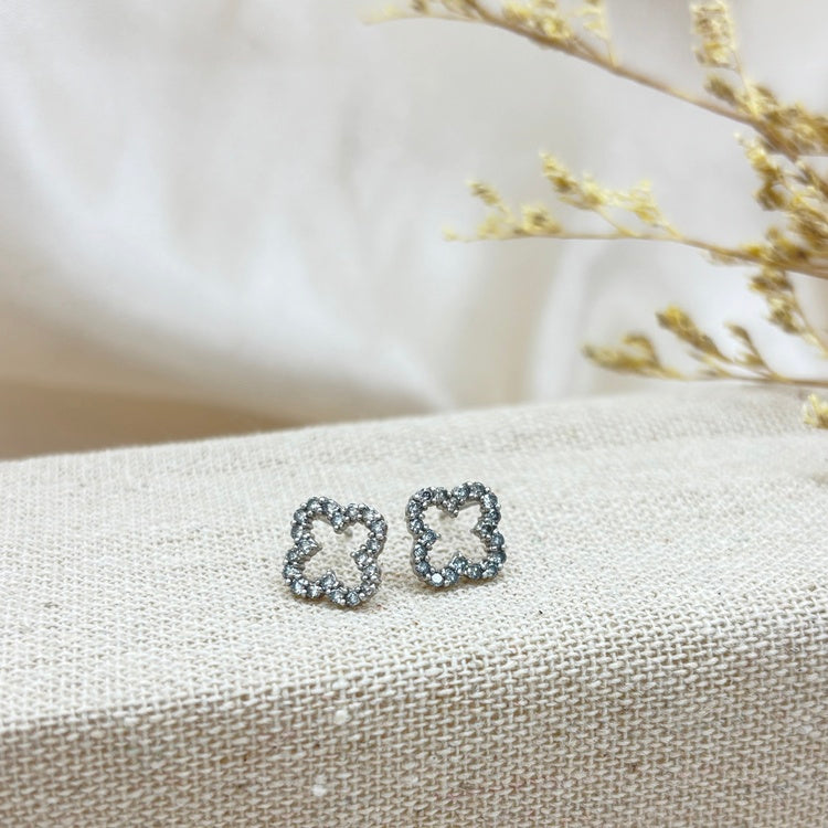 K18WG ピアス ダイヤ NJ0239