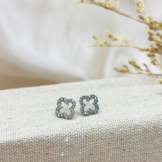 K18WG ピアス ダイヤ NJ0239