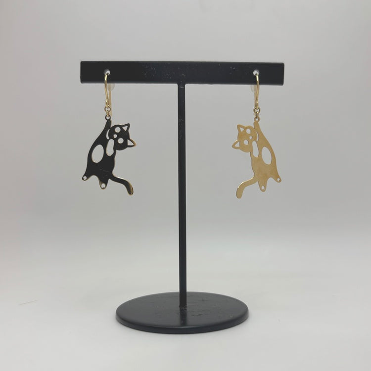 K18 ピアス 猫　NJ0332